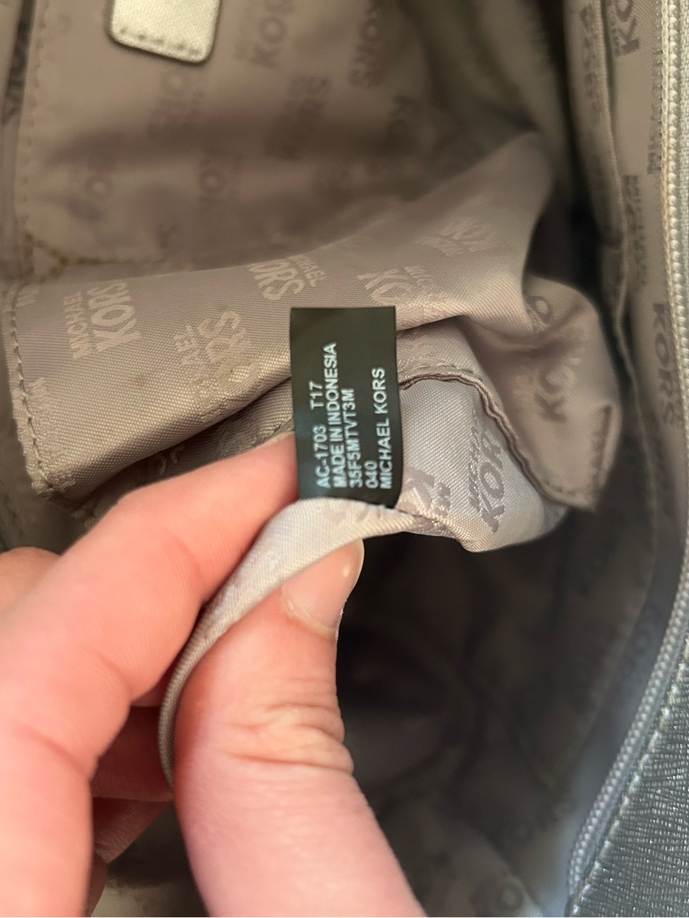 Michael Kors Metallic Silver Saffiano Tote with Matching Wallet - Picture 15 of 16